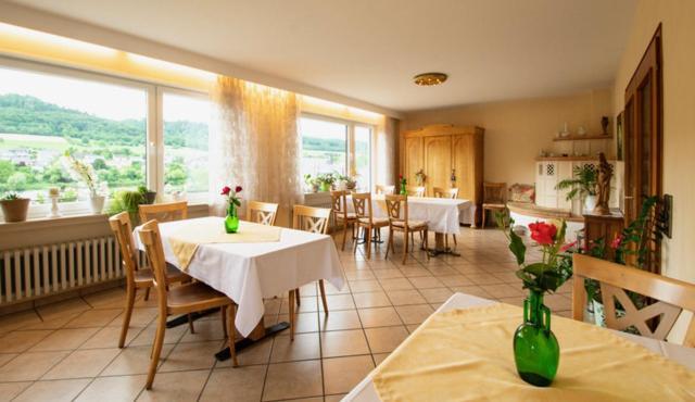 Wein Und Gastehaus Marlene Pohl Hotel Kinheim Exterior photo