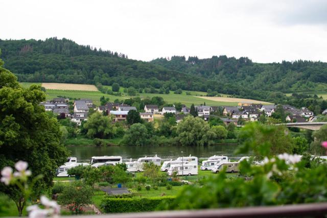Wein Und Gastehaus Marlene Pohl Hotel Kinheim Exterior photo